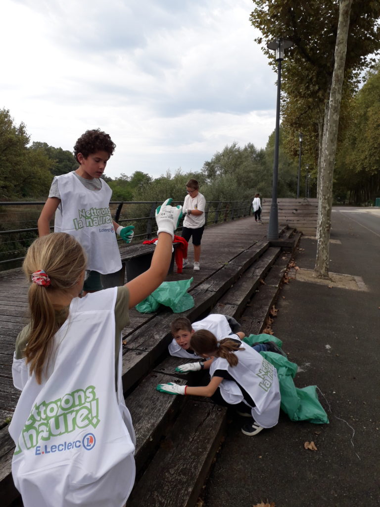 Au abord de la midouze, sur l_ esplanade