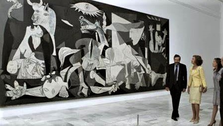 Photo de "Guernica" tiré du site du musée, en présence de la Reine Sophie